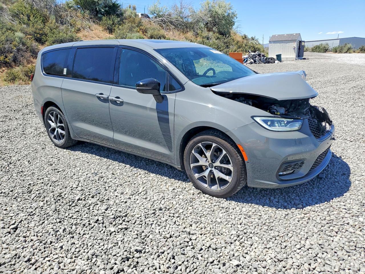 2023 Chrysler Pacifica Hybrid Limited - Image 4