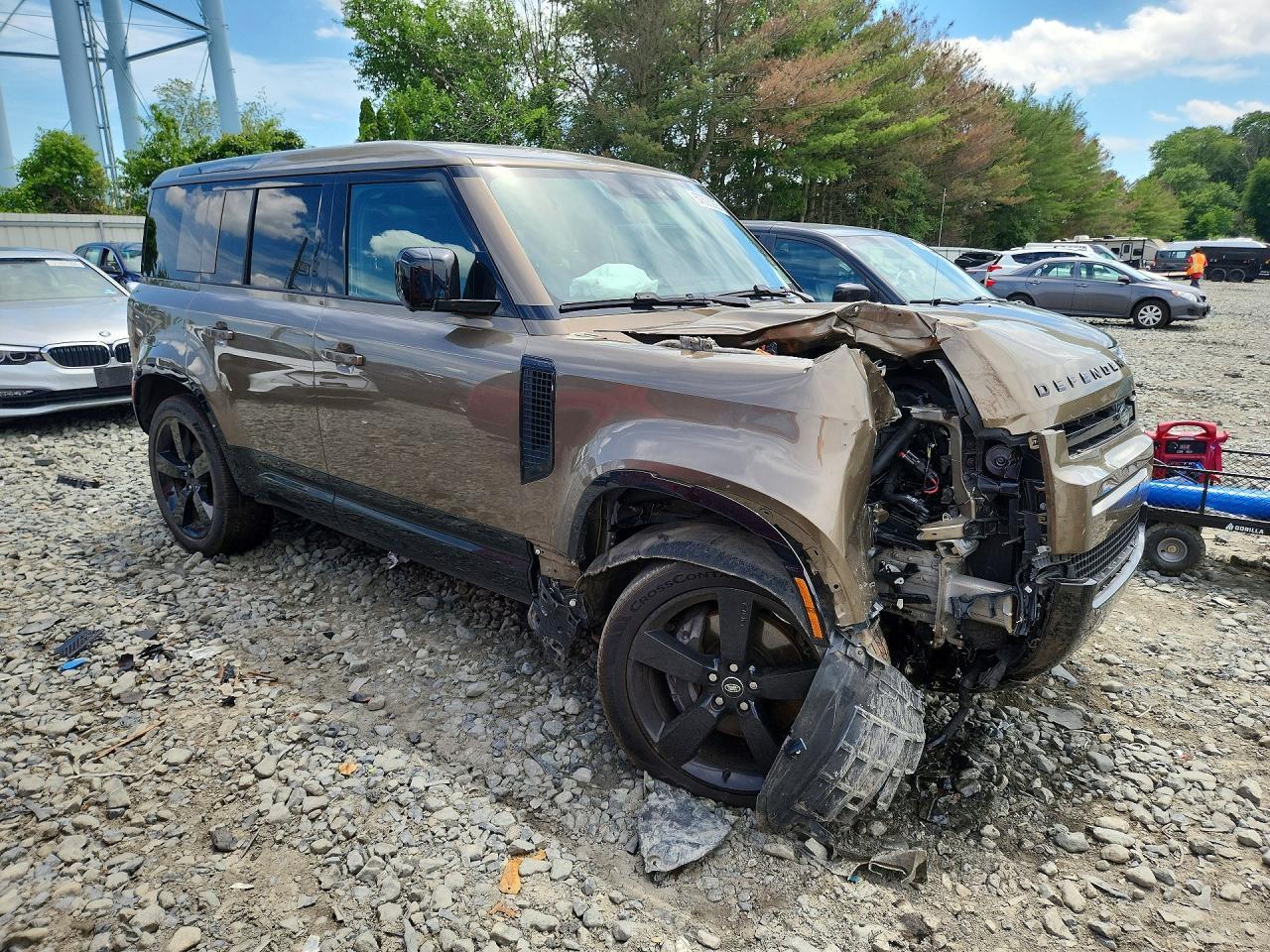 2025 Land Rover Defender 110 X-Dynamic Se - Image 4