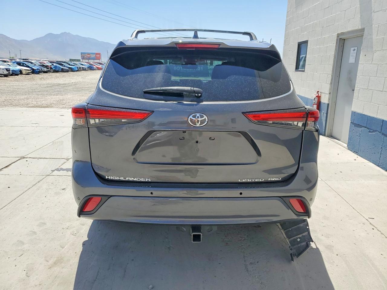 2021 Toyota Highlander Limited - Image 6