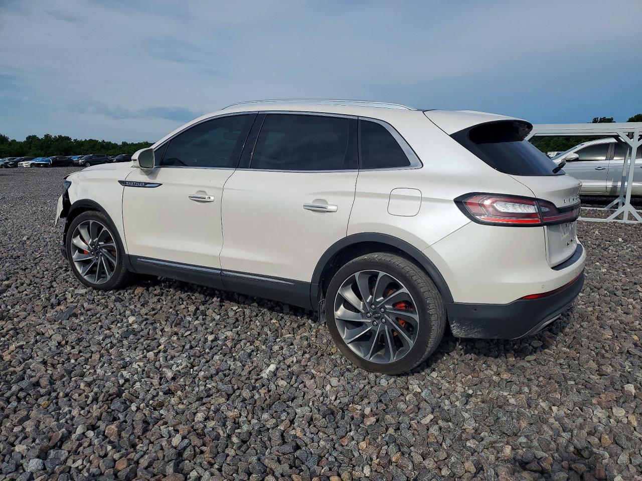 2019 Lincoln Nautilus Reserve - Image 2