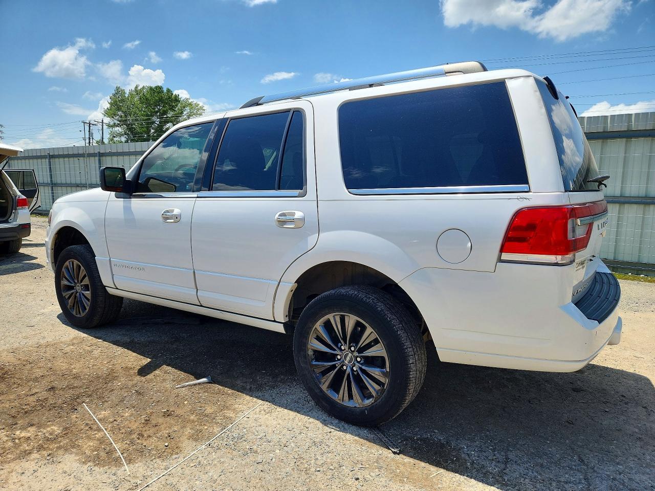 2015 Lincoln Navigator - Image 2