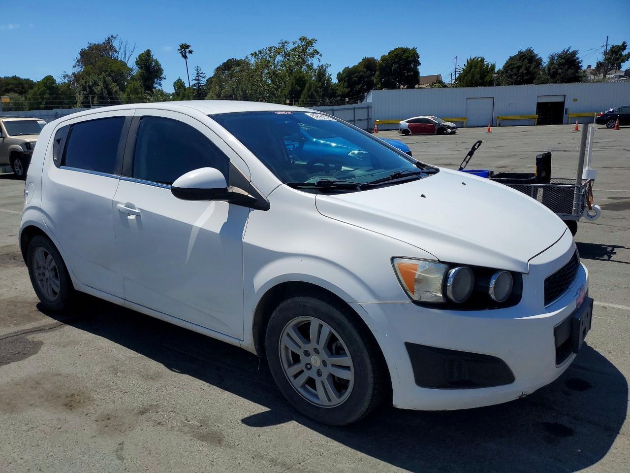 2016 Chevrolet Sonic Lt - Фото 4