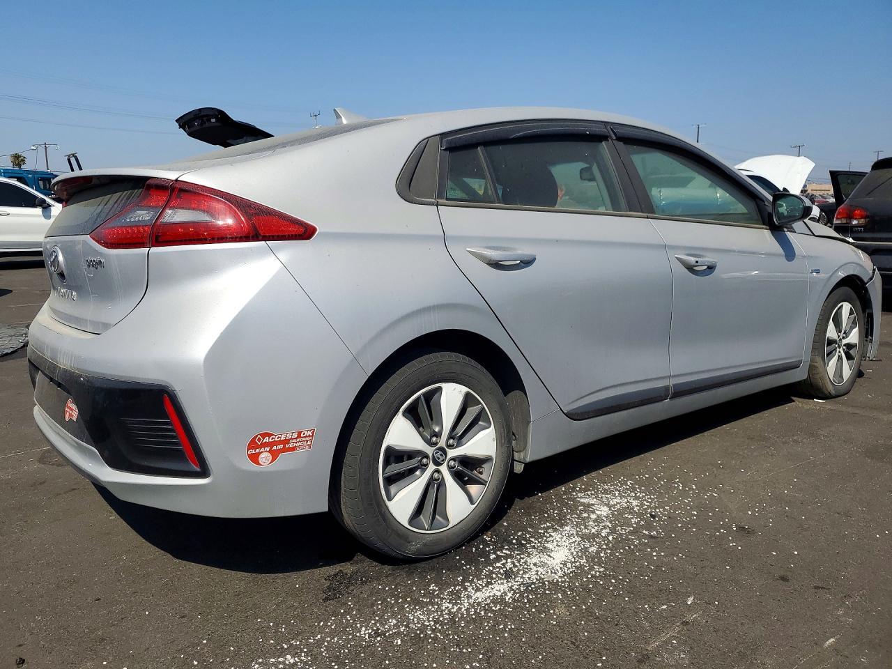 2019 Hyundai Ioniq Plug-In Hybrid Base - Фото 3