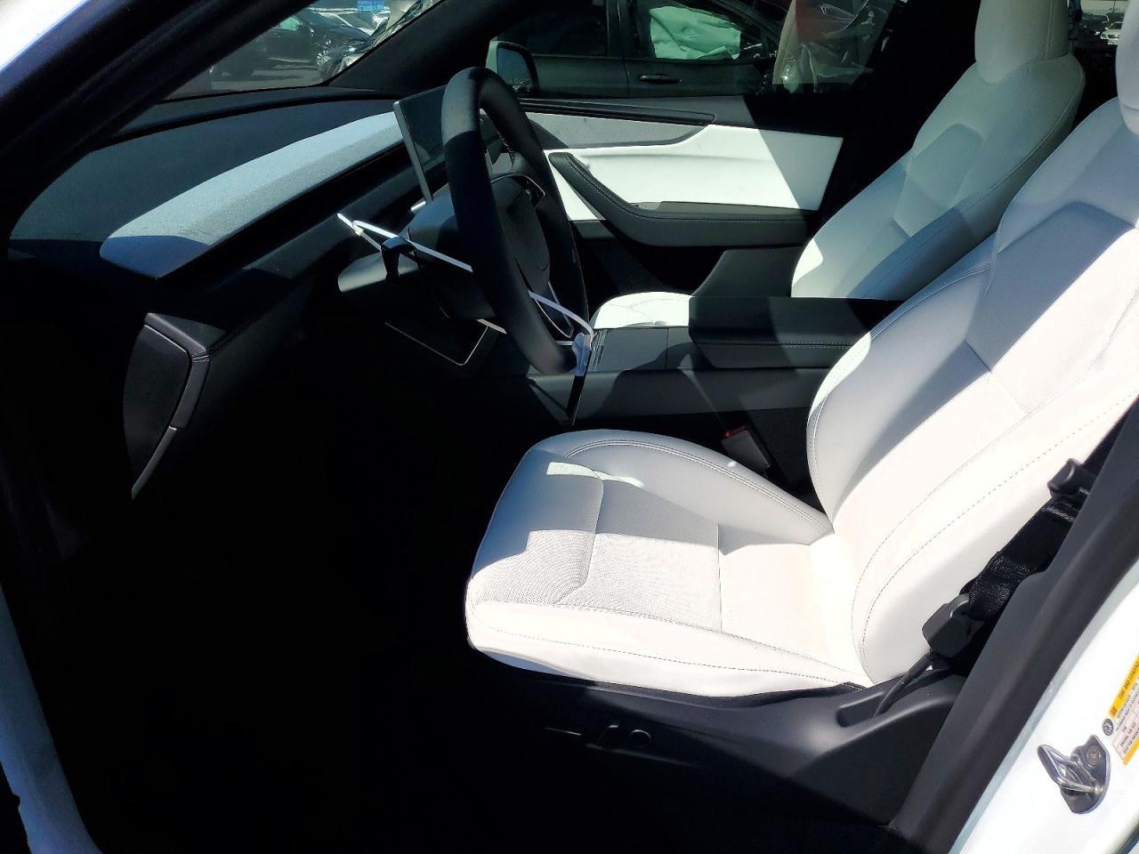 2026 Tesla Model Y - Image 7