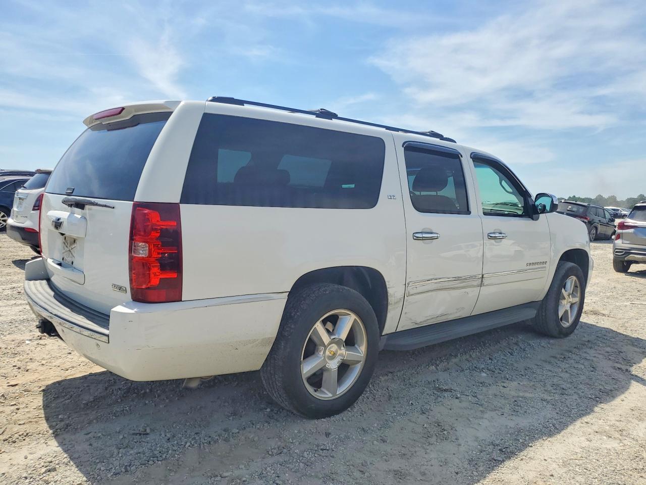 2009 Chevrolet Suburban C1500 Ltz - Image 3