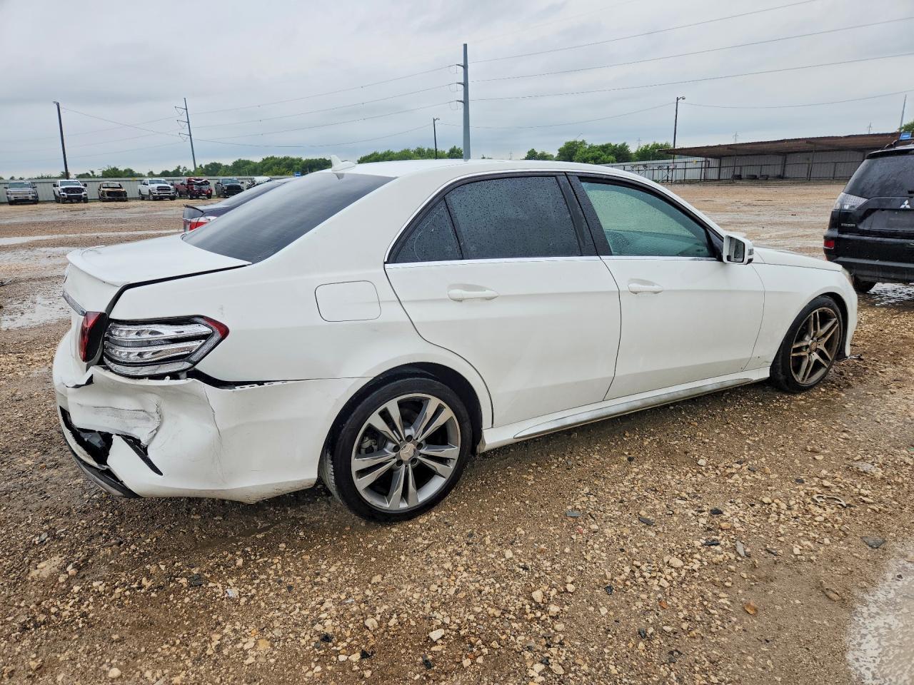 2016 Mercedes-Benz E350Taxi - Image 3