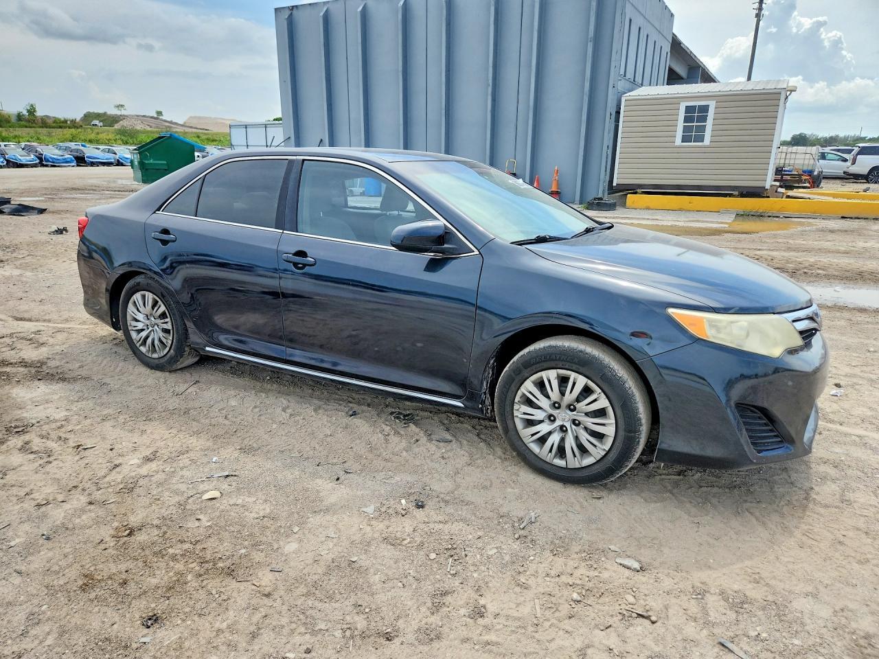 2013 Toyota Camry Le - Фото 4