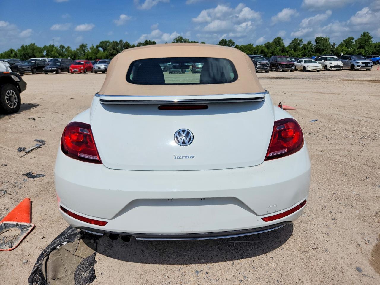 2018 Volkswagen Beetle S - Image 6
