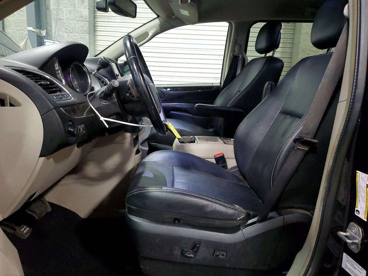 2014 Chrysler Town & Country Touring L - Фото 7