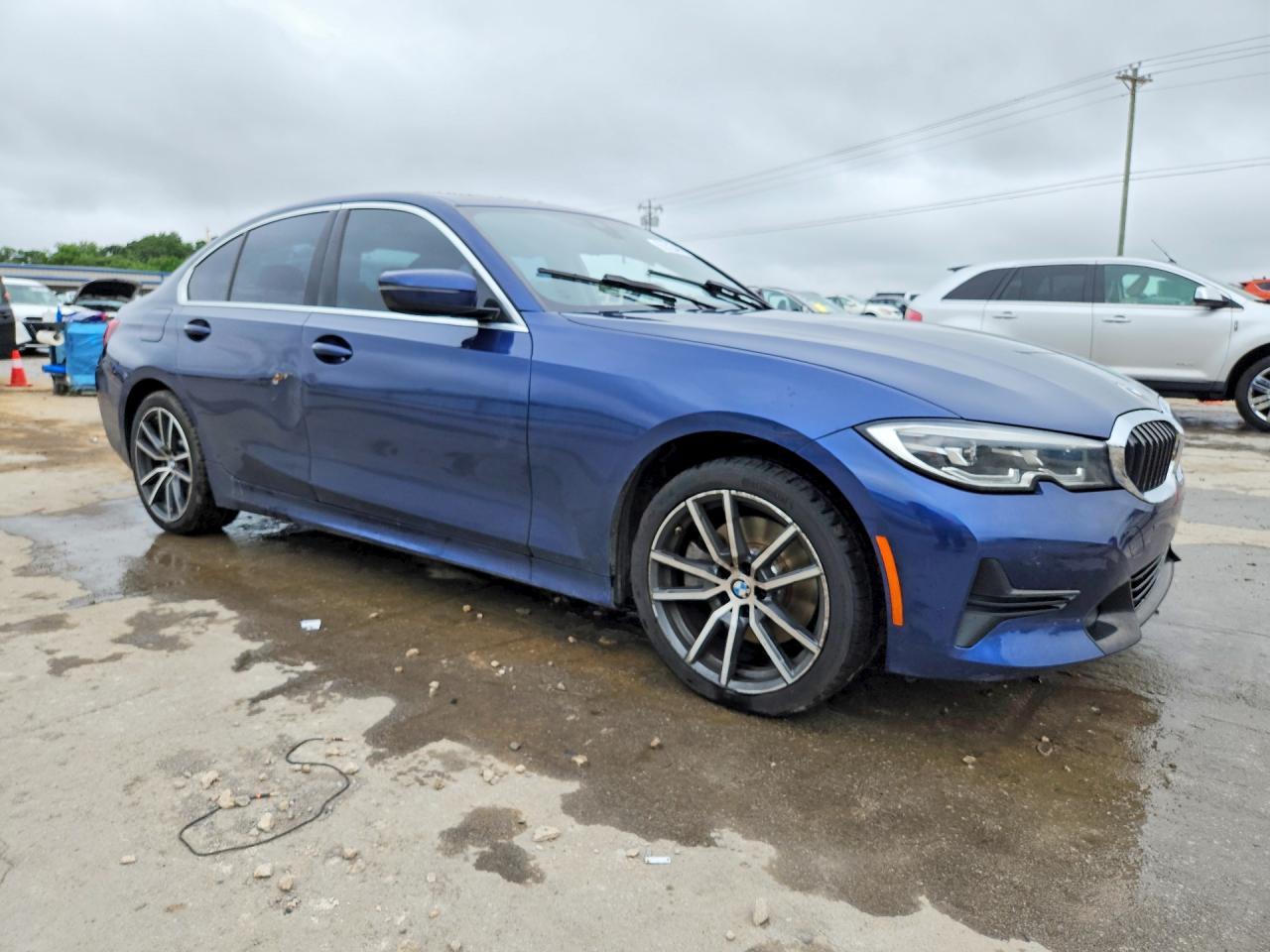 2019 BMW 330I - Фото 4