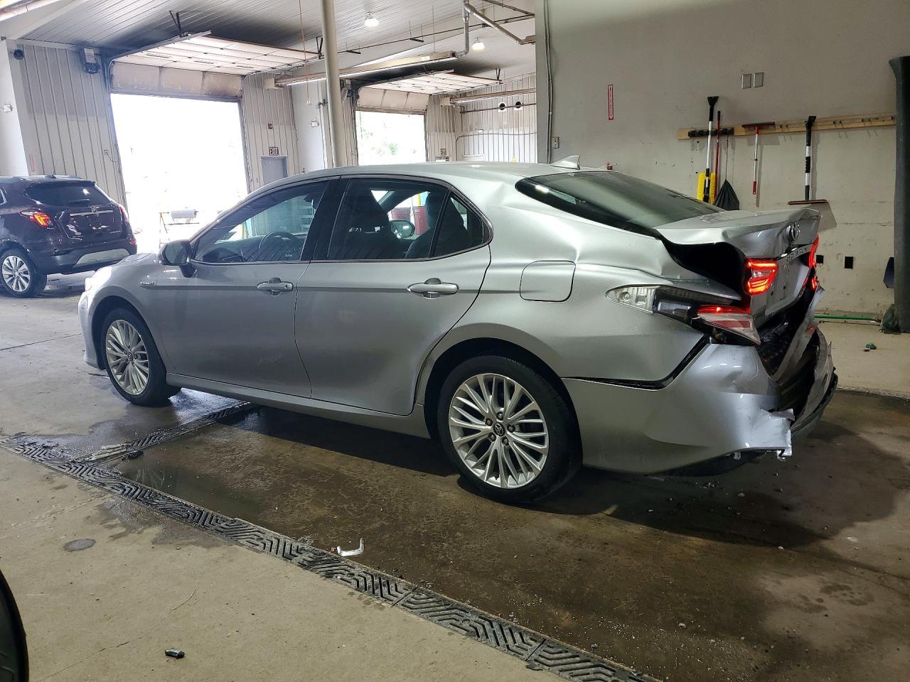 2020 Toyota Camry Xle - Image 2