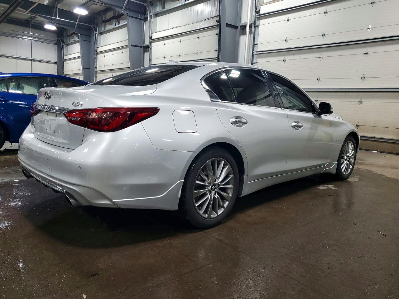 2018 Infiniti Q50 3.0T Luxe - Фото 3