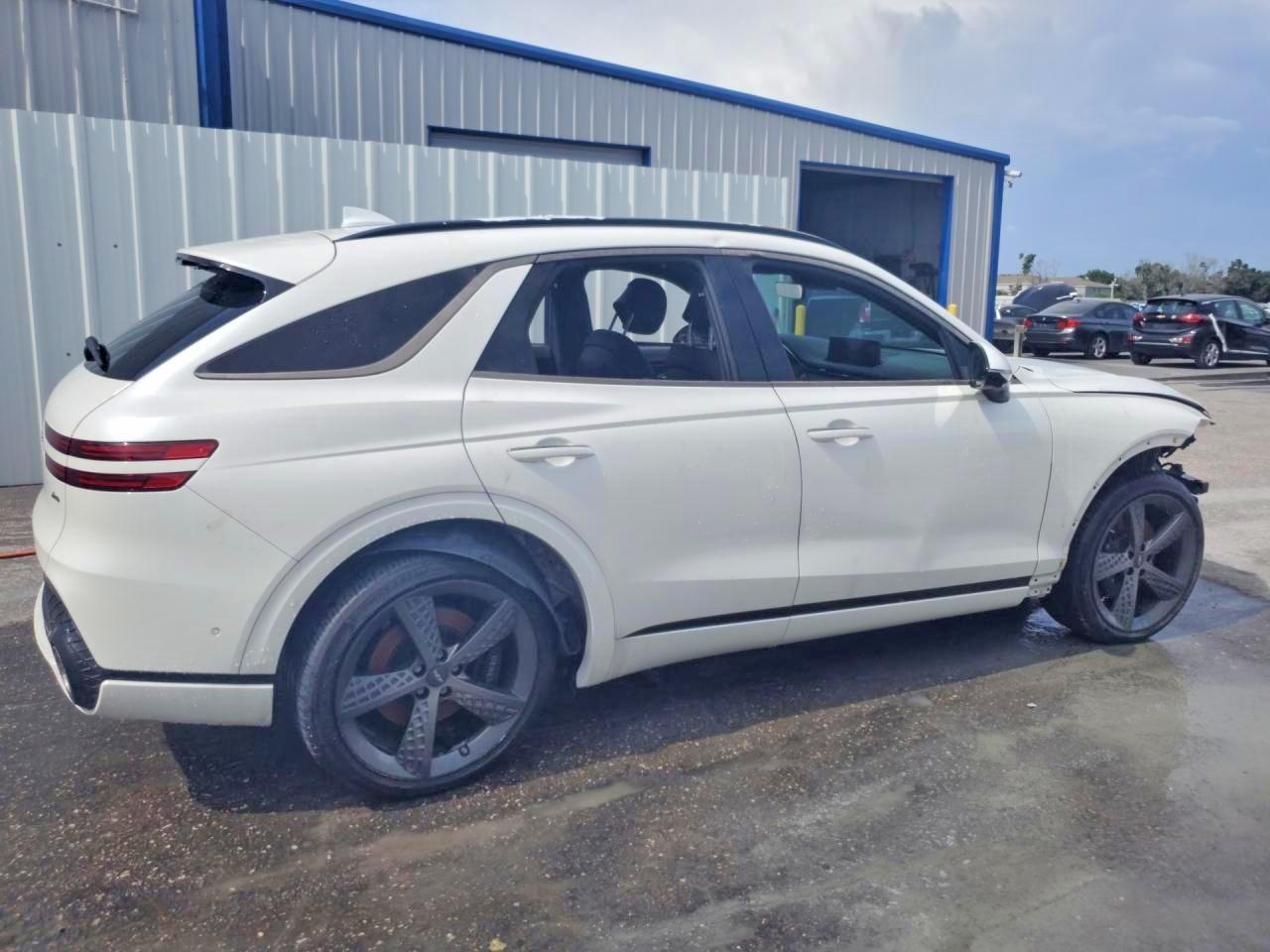 2023 Genesis Gv70 2.5T Standard - Image 3