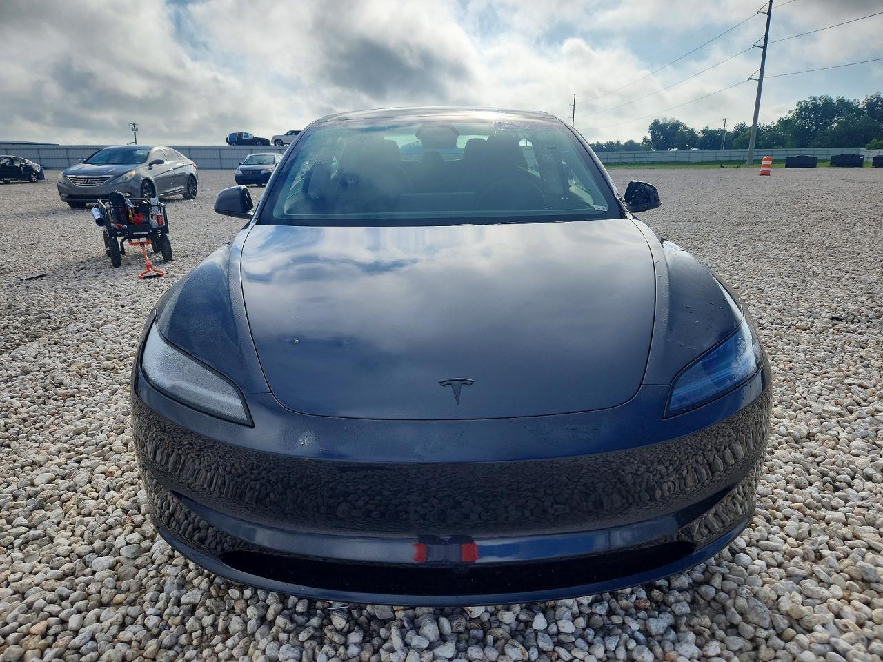 2026 Tesla Model 3 - Фото 5