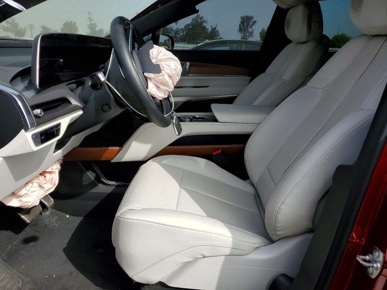2026 Cadillac Vistiq Sport - Image 7