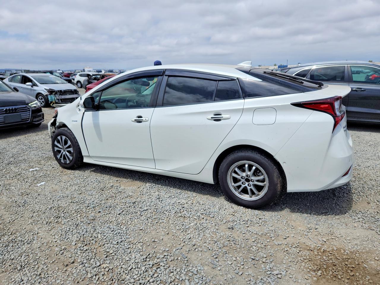 2019 Toyota Prius Xle Awd-E - Фото 2