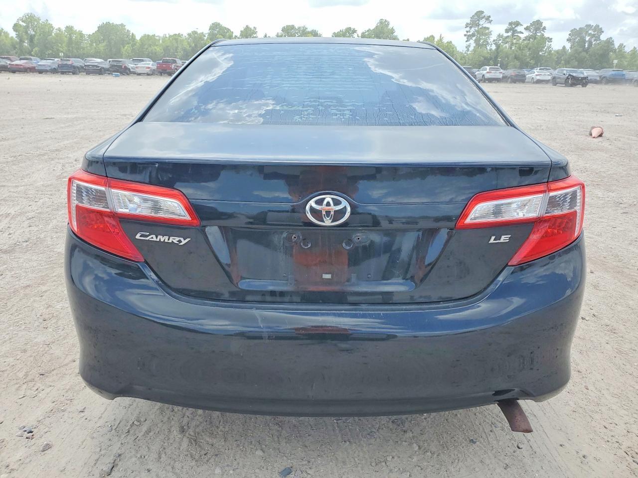 2014 Toyota Camry Le - Image 6