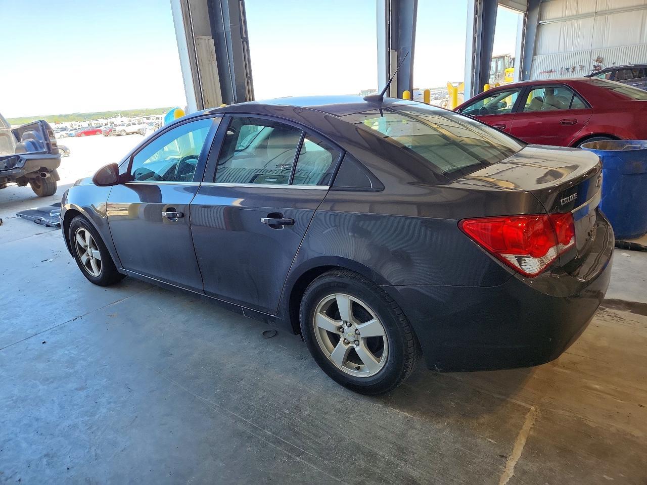 2014 Chevrolet Cruze Lt - Image 2