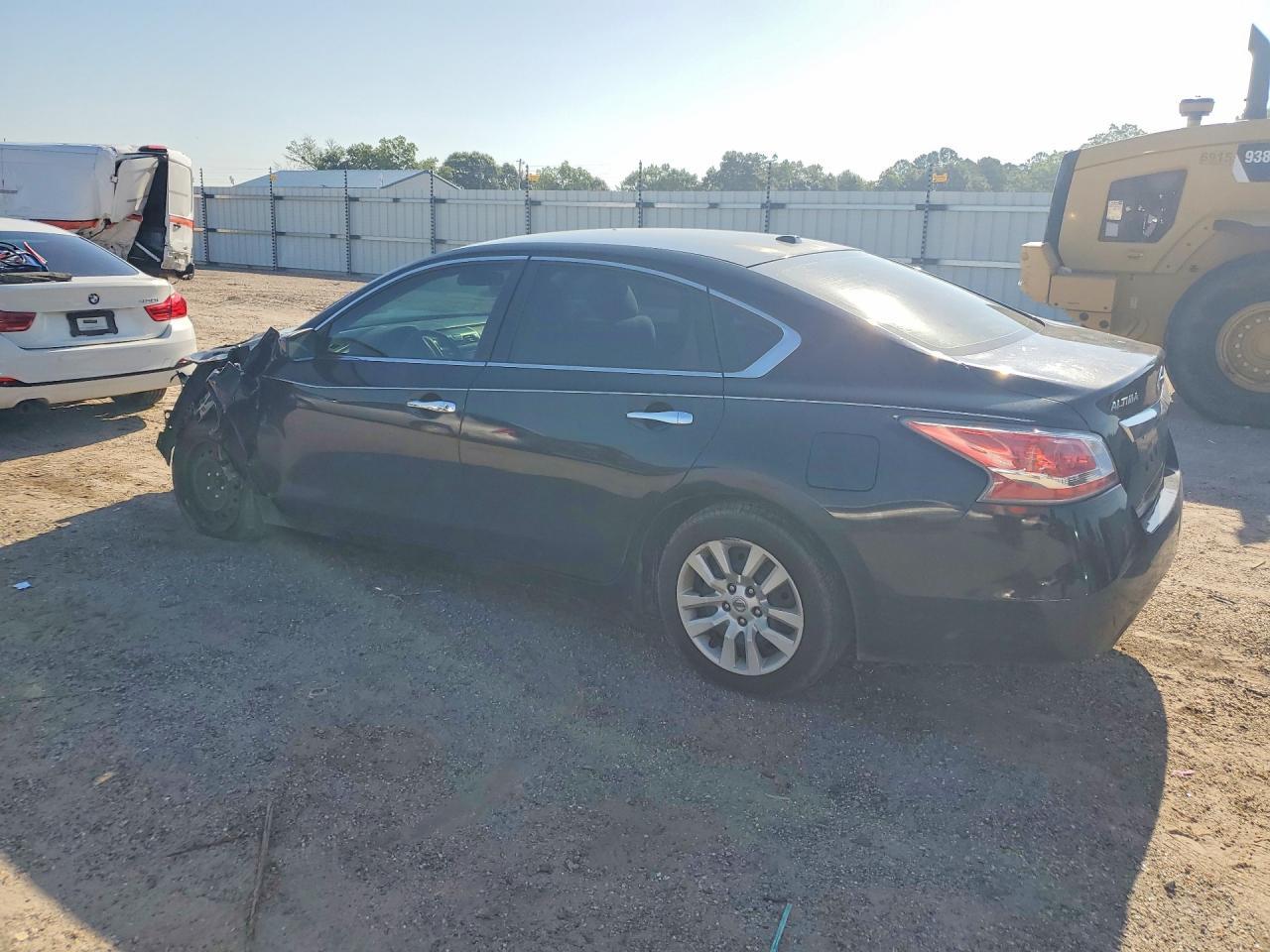 2015 Nissan Altima 2.5 S - Фото 2