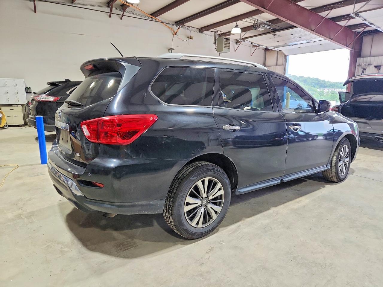 2017 Nissan Pathfinder Sl - Фото 3