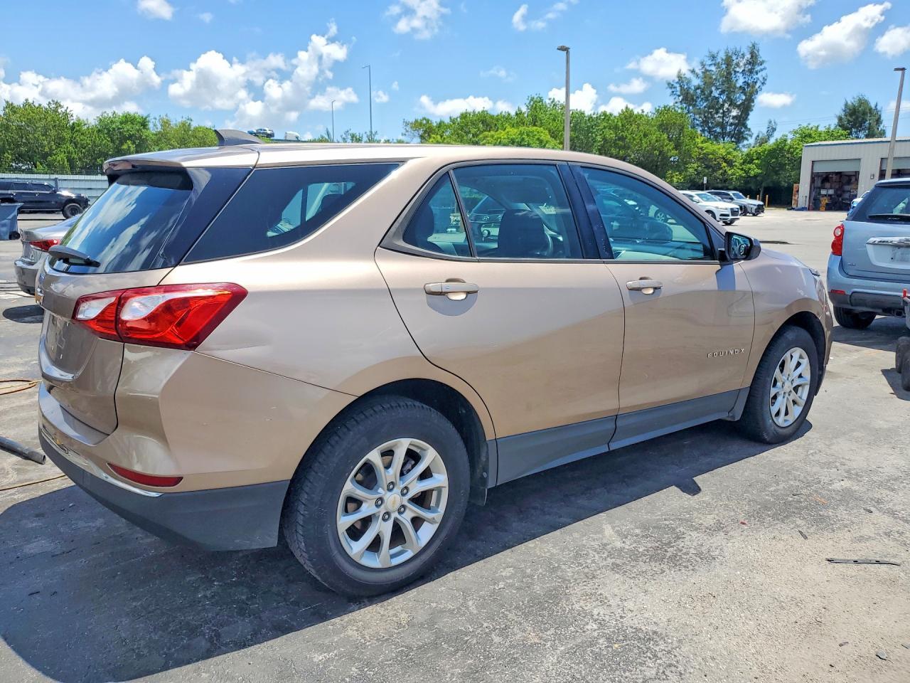 2018 Chevrolet Equinox Ls - Фото 3