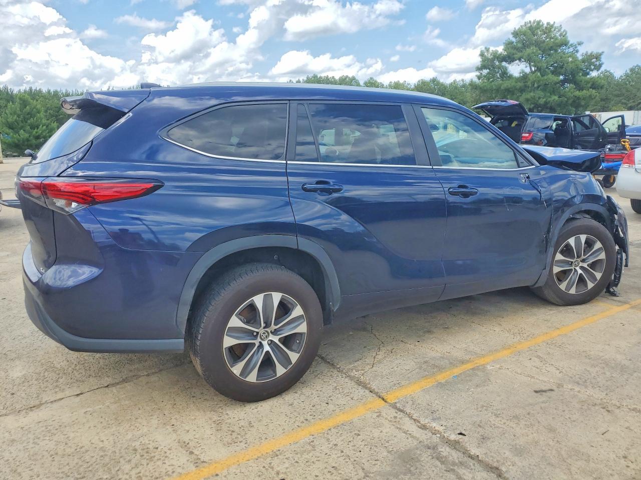 2023 Toyota Highlander Xle - Image 3