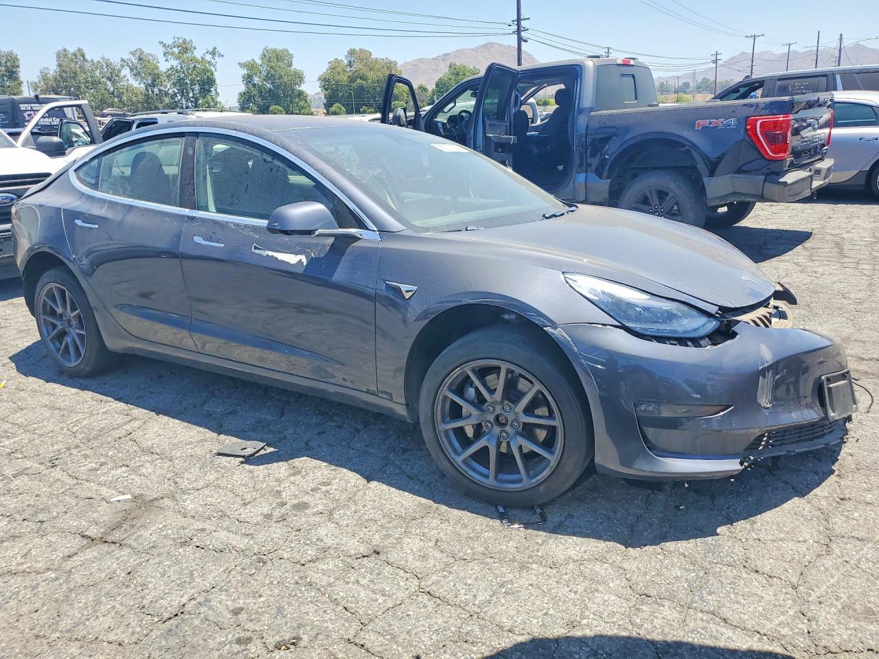 2018 Tesla Model 3 - Фото 4
