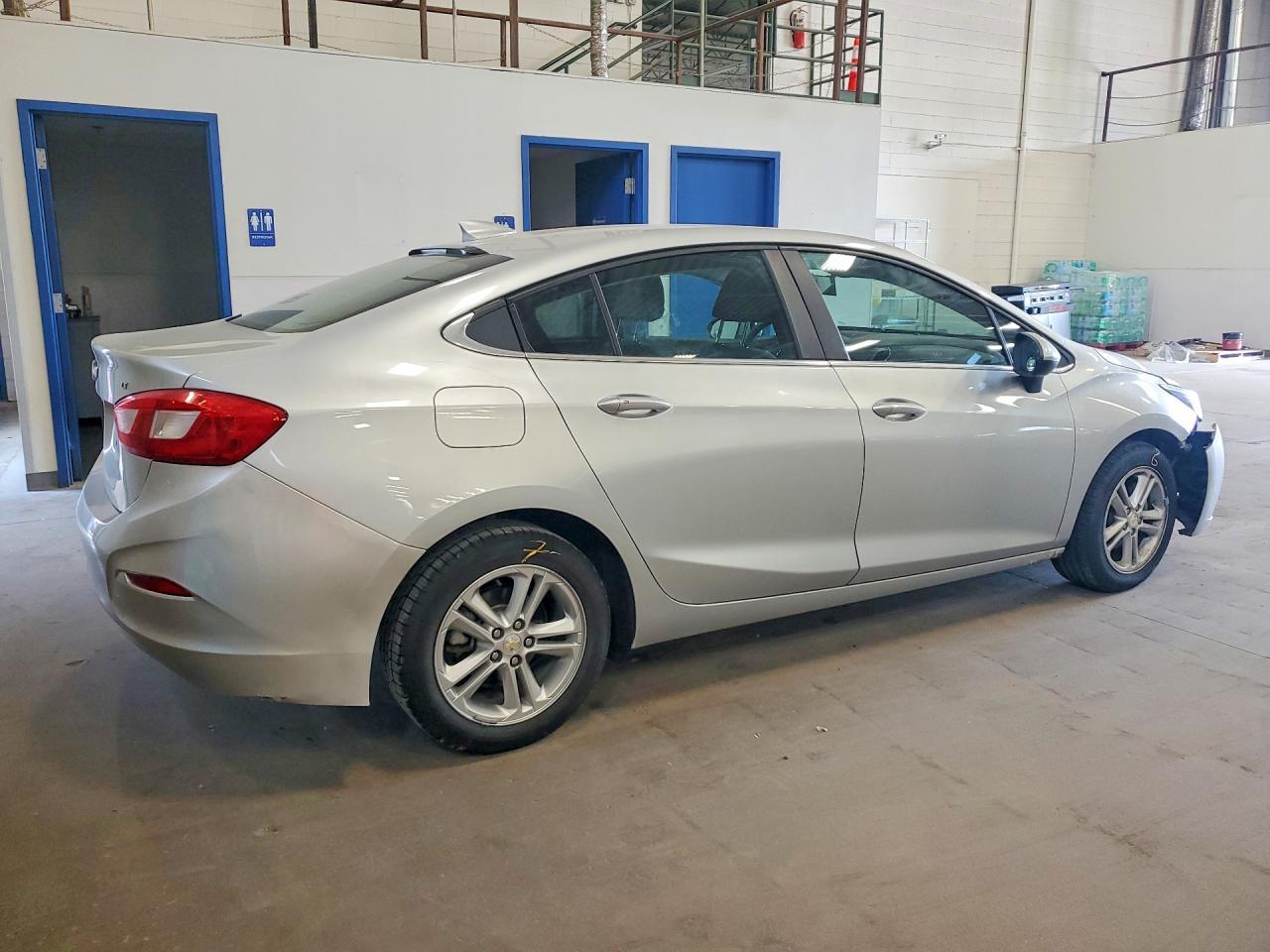 2017 Chevrolet Cruze Lt - Image 3