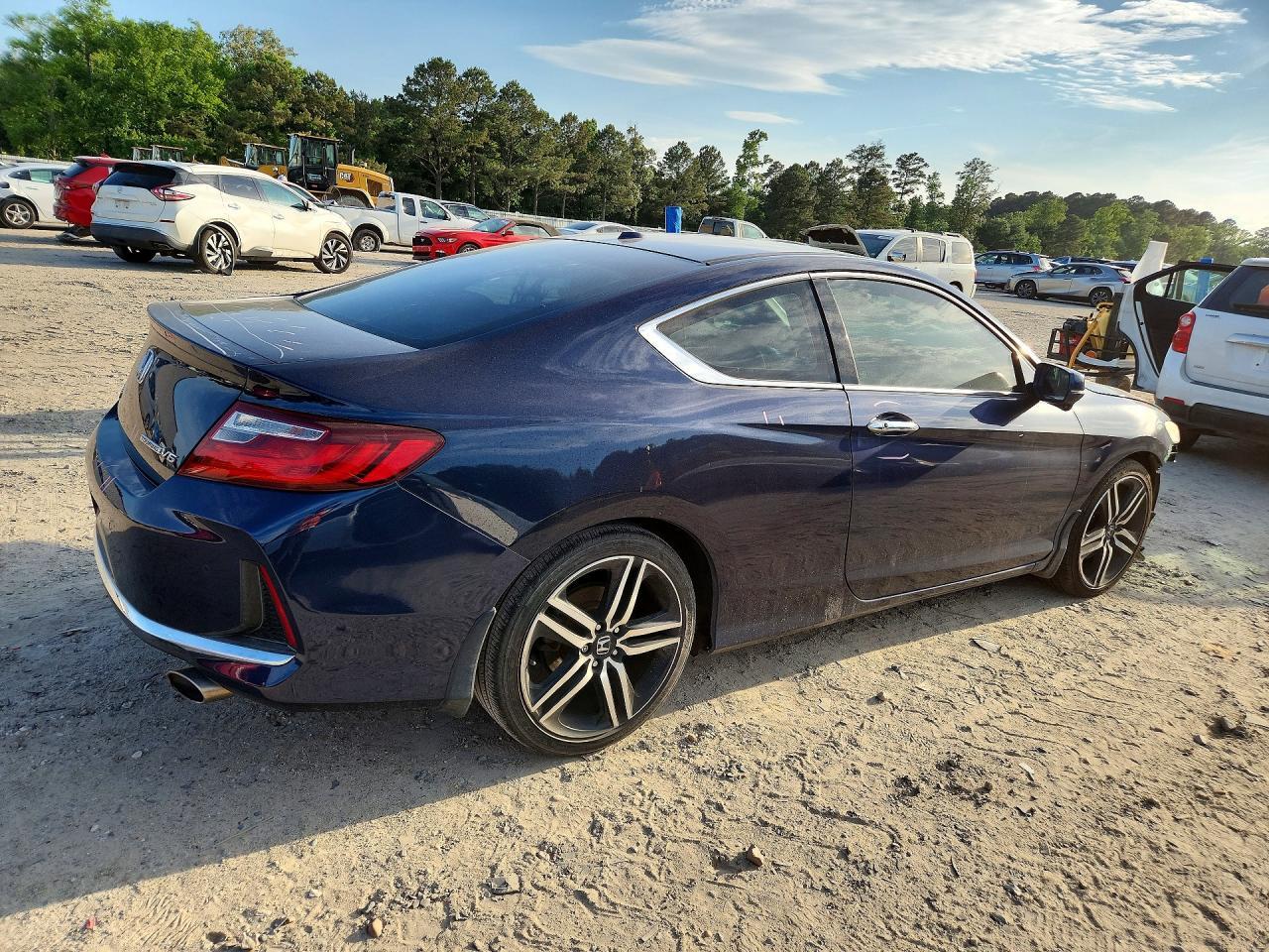 2016 Honda Accord Touring - Image 3