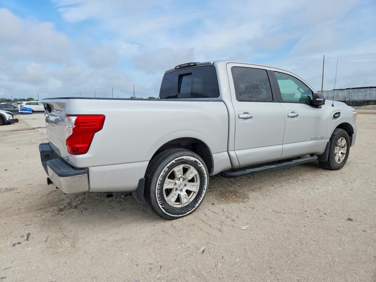 2017 Nissan Titan S - Фото 3