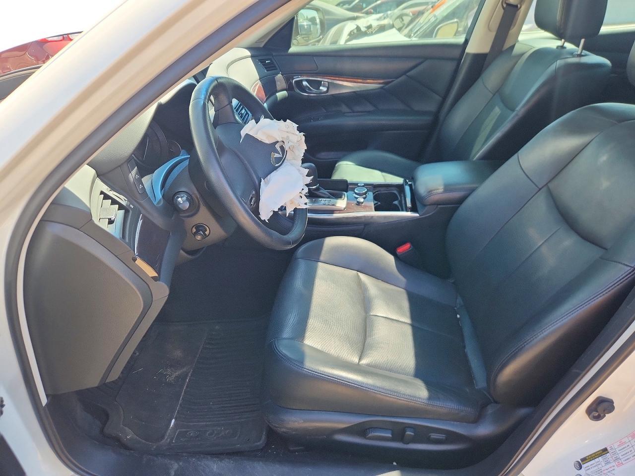 2019 Infiniti Q70 3.7 Luxe - Image 7