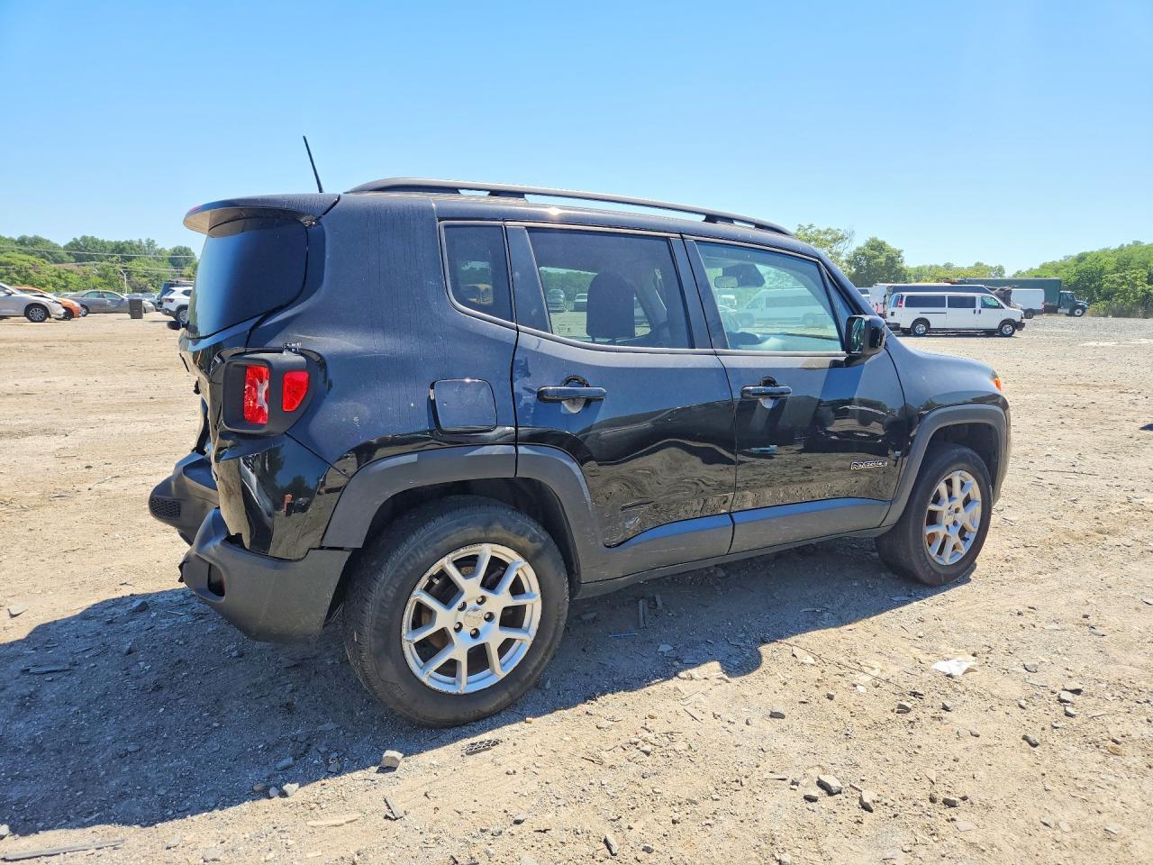 2019 Jeep Renegade Latitude - Image 3