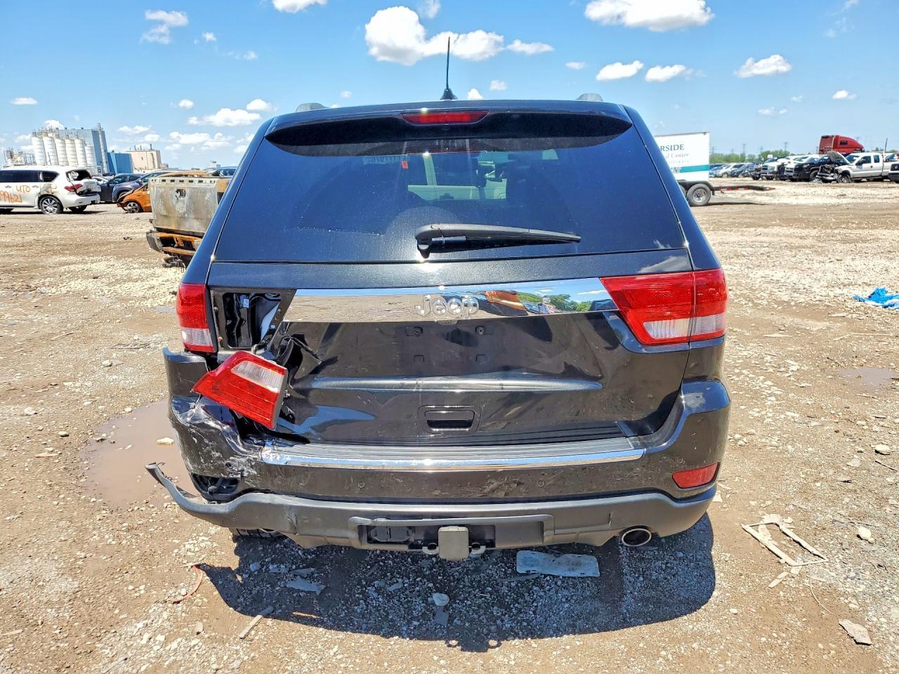 2012 Jeep Grand Cherokee Overland - Image 6