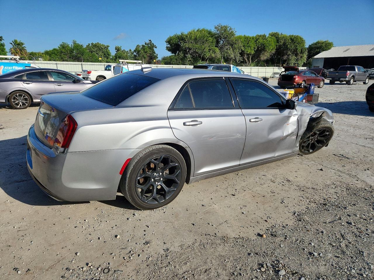 2015 Chrysler 300 S - Image 3