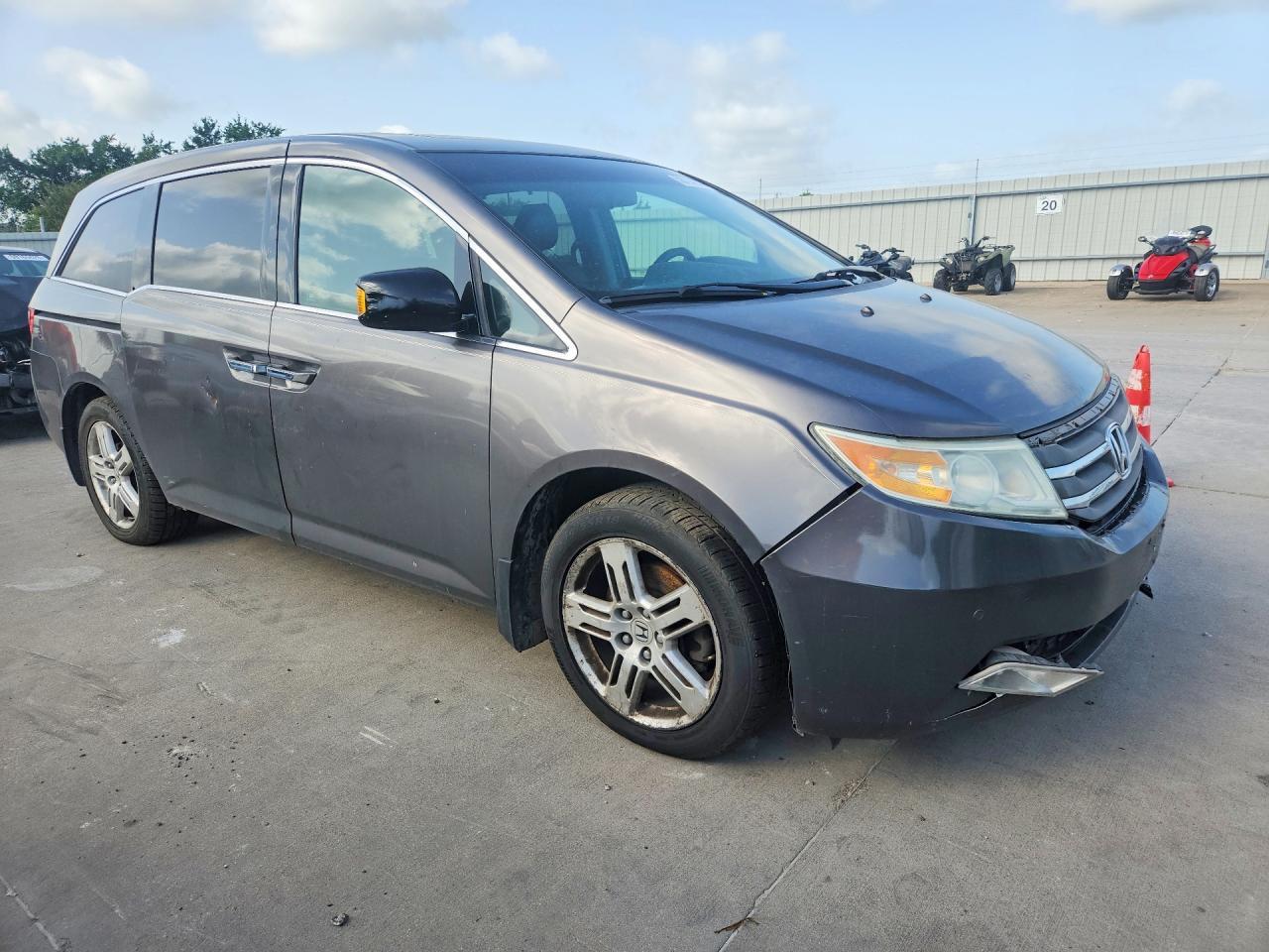 2011 Honda Odyssey Touring - Image 4
