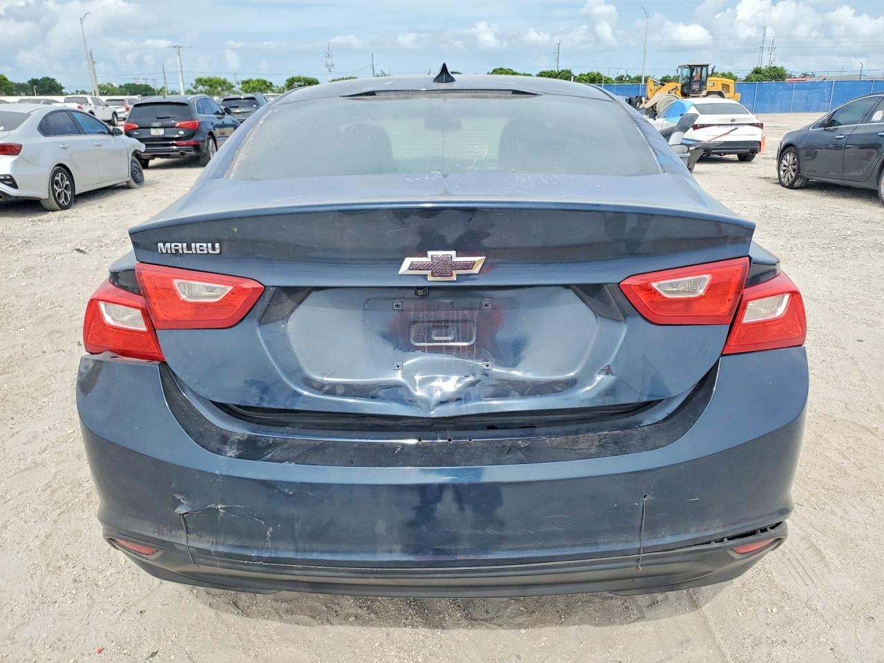 2017 Chevrolet Malibu Ls - Фото 6