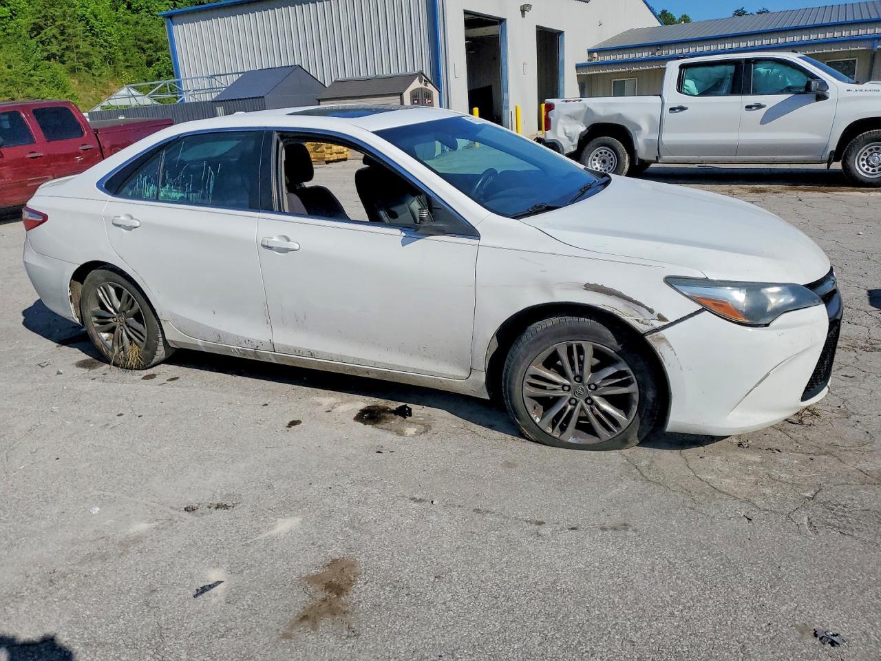 2016 Toyota Camry Se - Фото 4