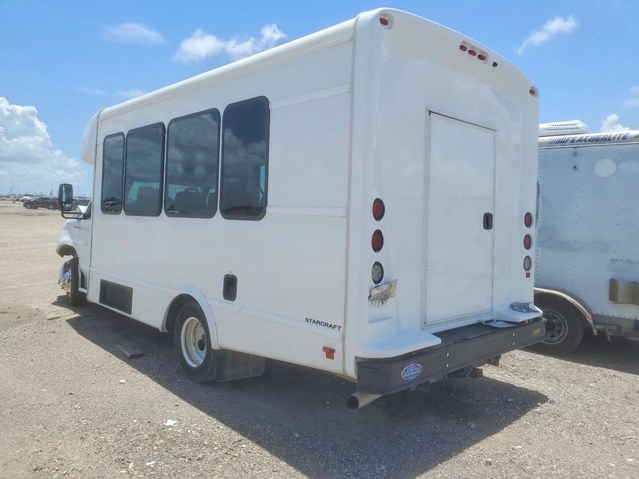 2021 Ford E350 Shuttle Bus - Фото 3