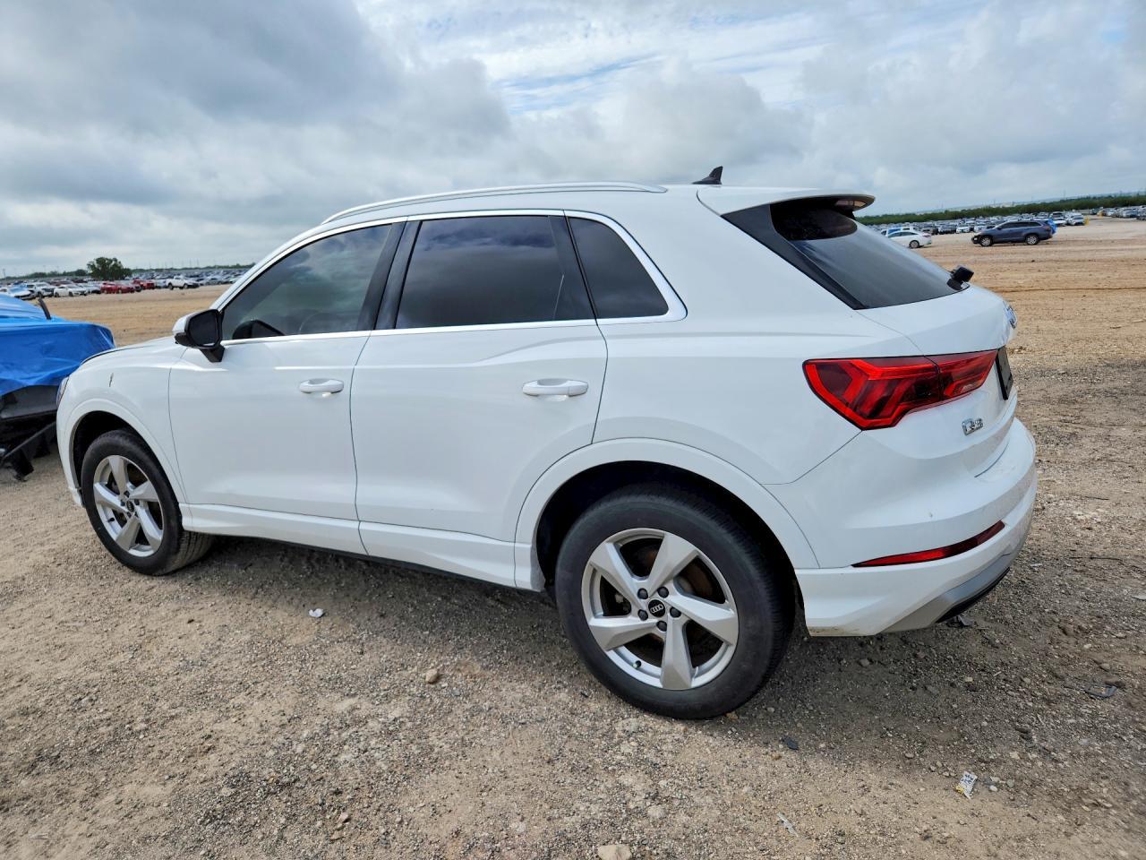 2021 Audi Q3 Premium 40 - Фото 2