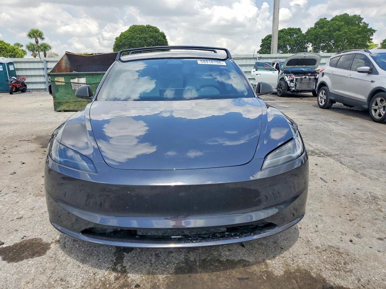 2025 Tesla Model 3 - Фото 5