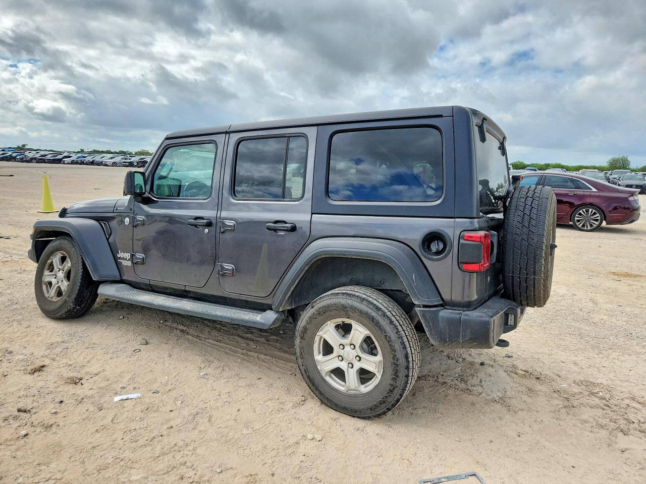 2020 Jeep Wrangler Unlimited Sport - Фото 2
