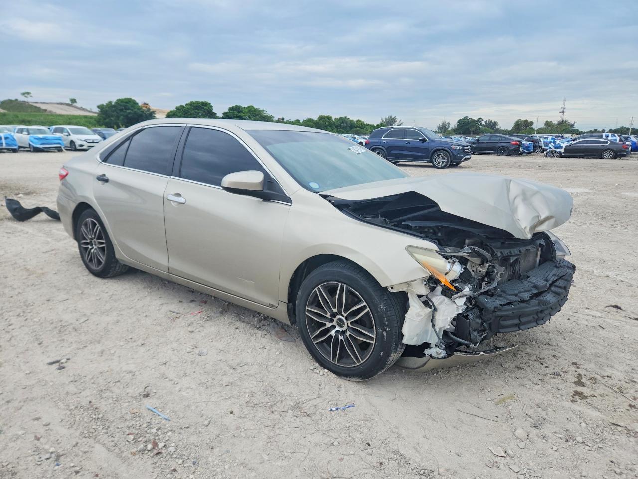 2016 Toyota Camry Se - Фото 4