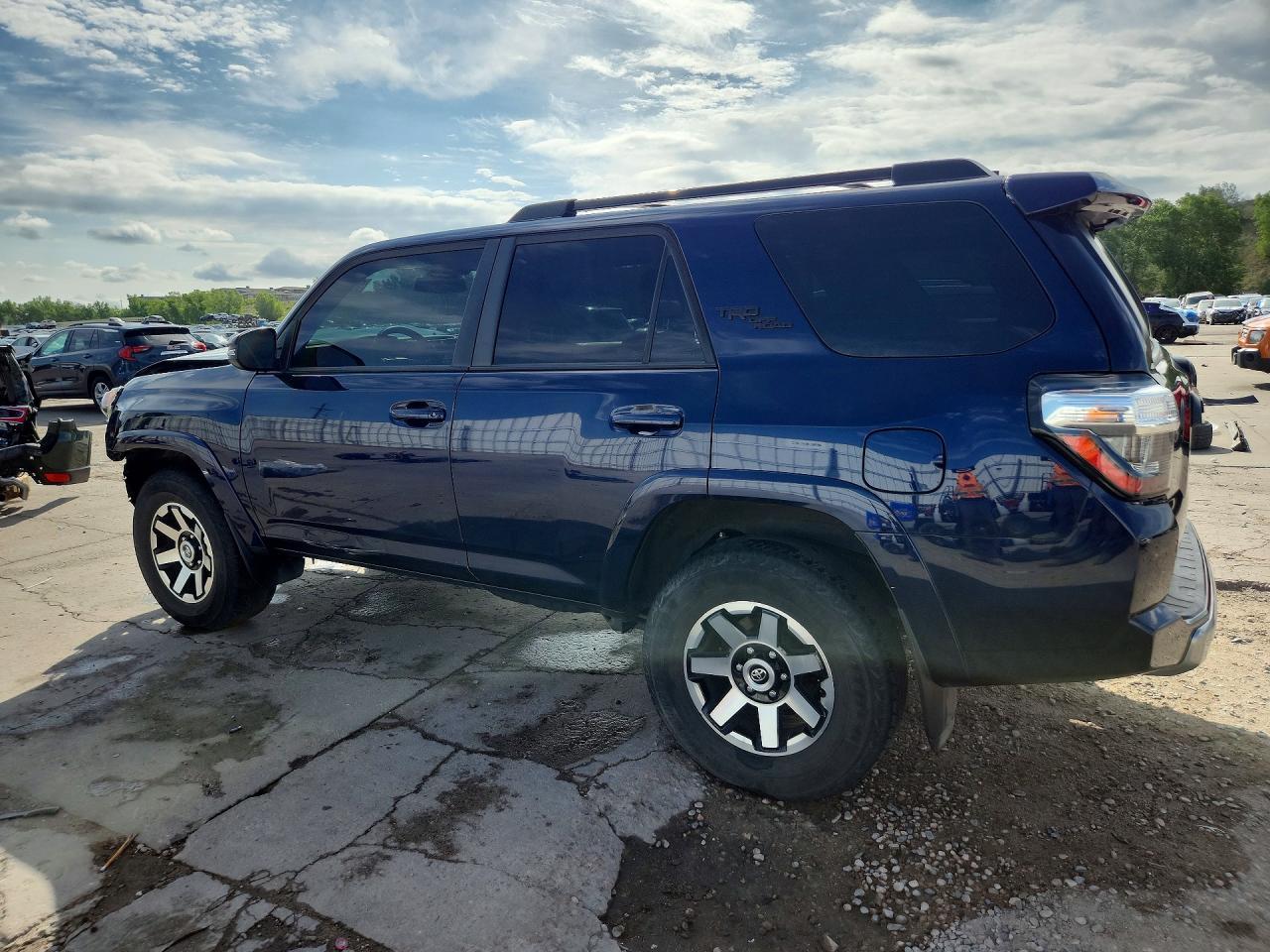 2020 Toyota 4Runner Trd Off-Road Premium - Image 2