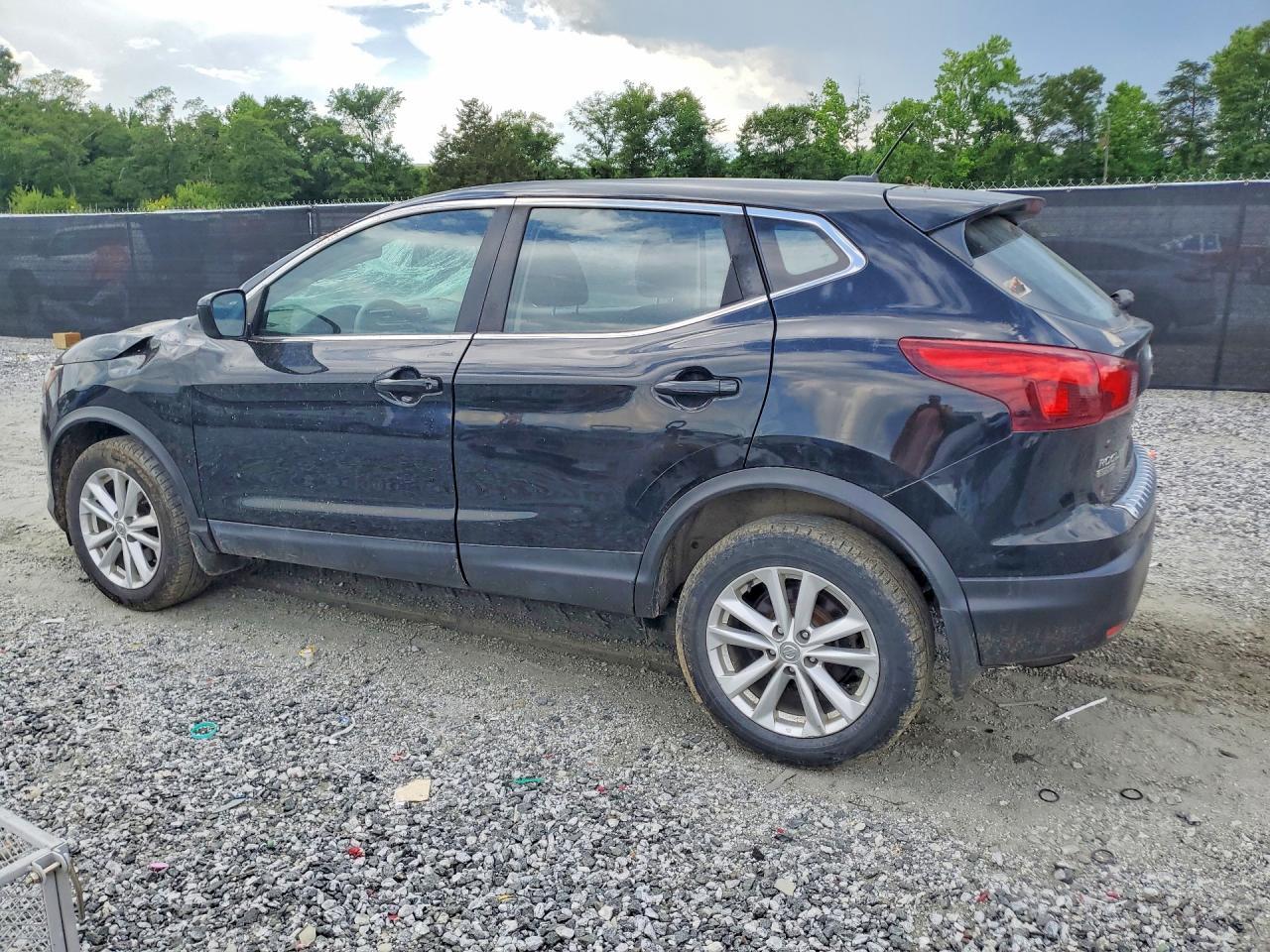 2018 Nissan Rogue Sport S - Фото 2