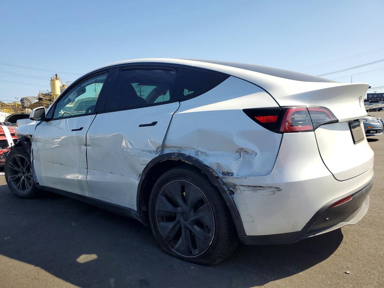 2024 Tesla Model Y - Фото 2