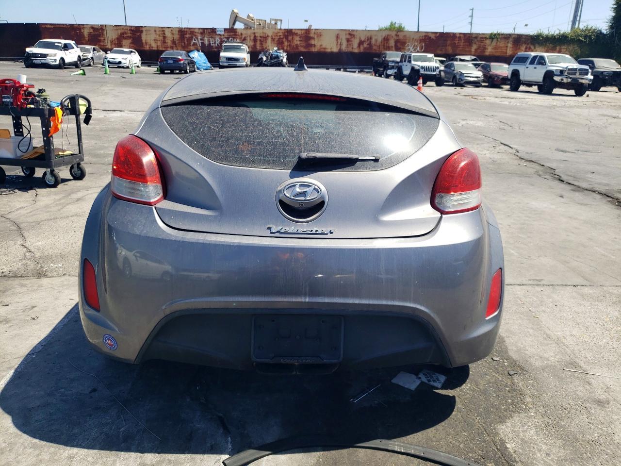 2014 Hyundai Veloster Base - Image 6