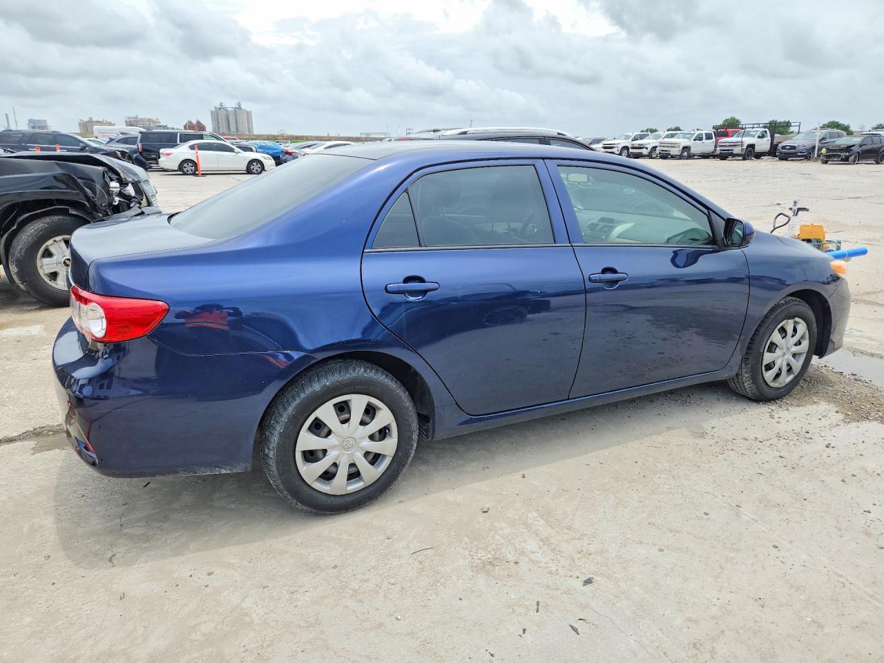 2013 Toyota Corolla L - Фото 3