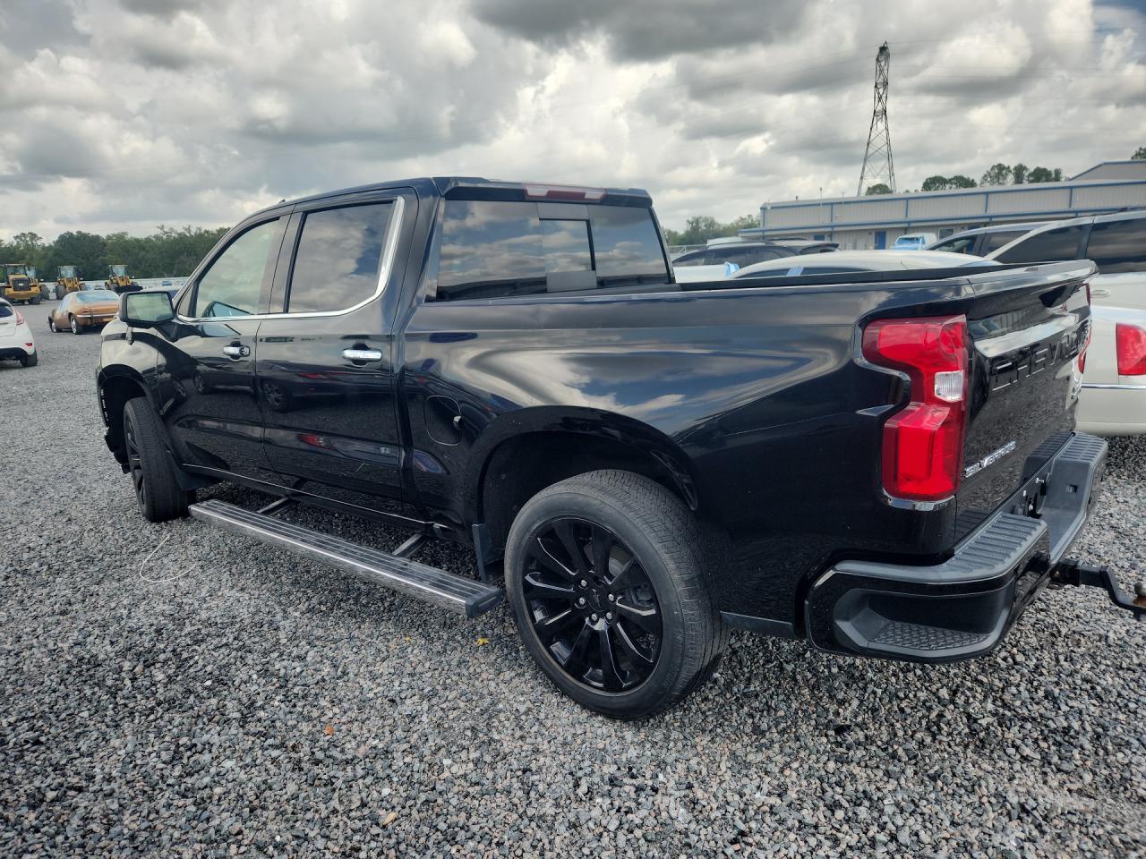 2021 Chevrolet Silverado C1500 High Country - Фото 2