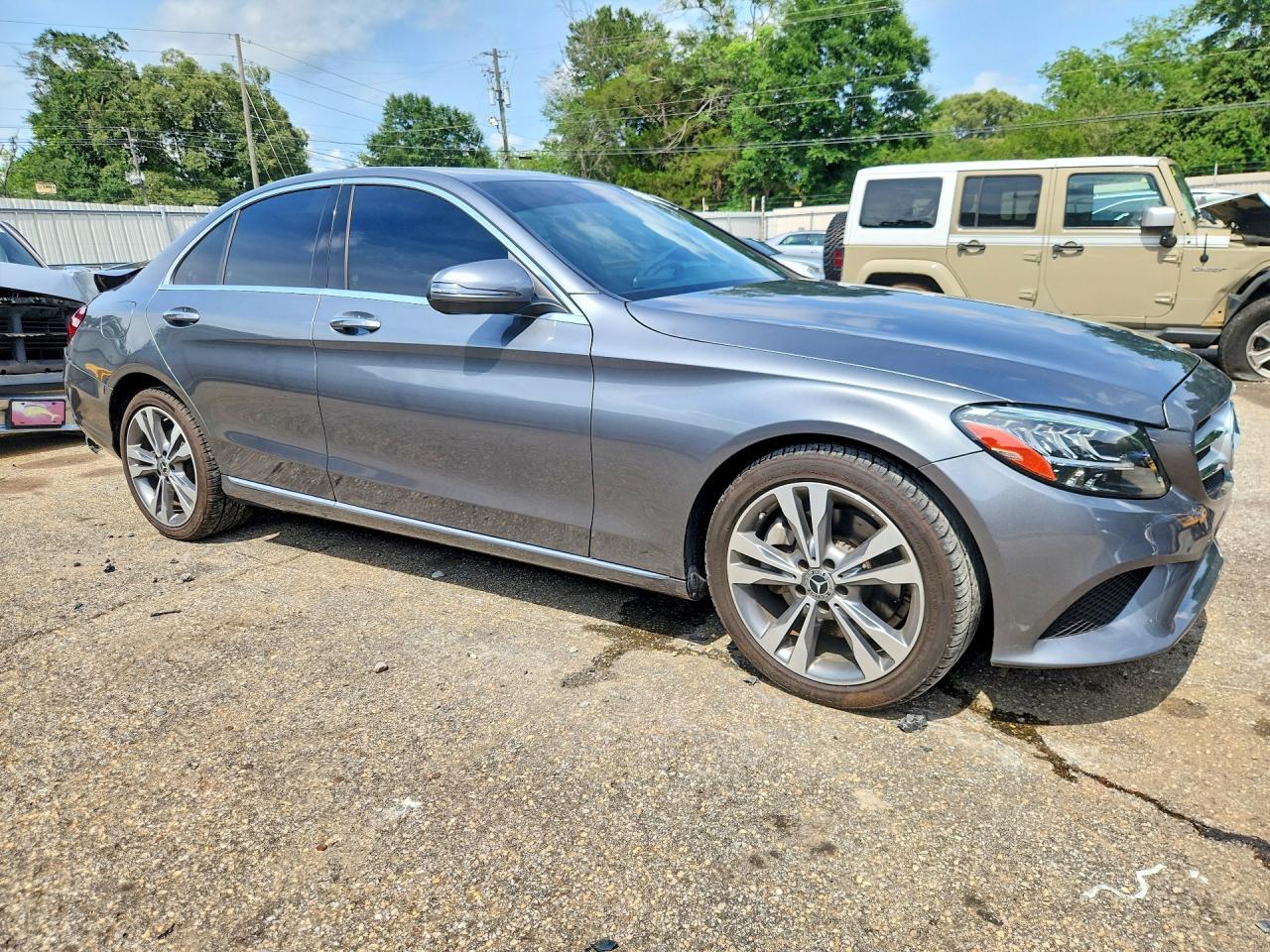 2021 Mercedes-Benz C 300 - Фото 4