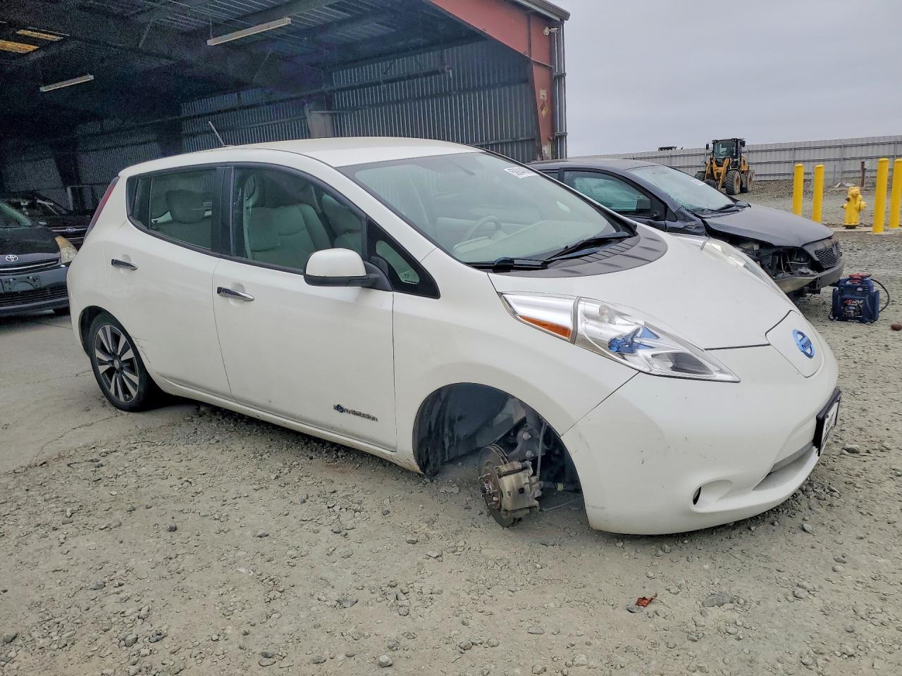 2015 Nissan Leaf S - Фото 4